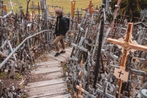 Visita à Colina das Cruzes na Lituânia (Kryžių kalnas) 30