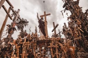 Visita à Colina das Cruzes na Lituânia (Kryžių kalnas) 31