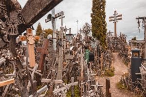Visita à Colina das Cruzes na Lituânia (Kryžių kalnas) 33