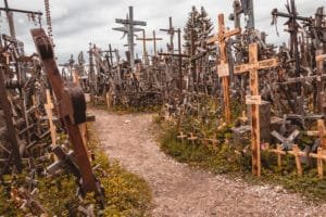 Visita à Colina das Cruzes na Lituânia (Kryžių kalnas) 35