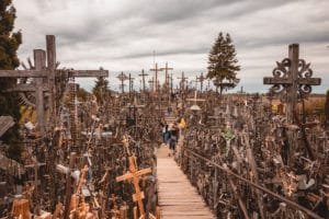 Visita à Colina das Cruzes na Lituânia (Kryžių kalnas) 38
