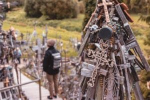Visita à Colina das Cruzes na Lituânia (Kryžių kalnas) 23