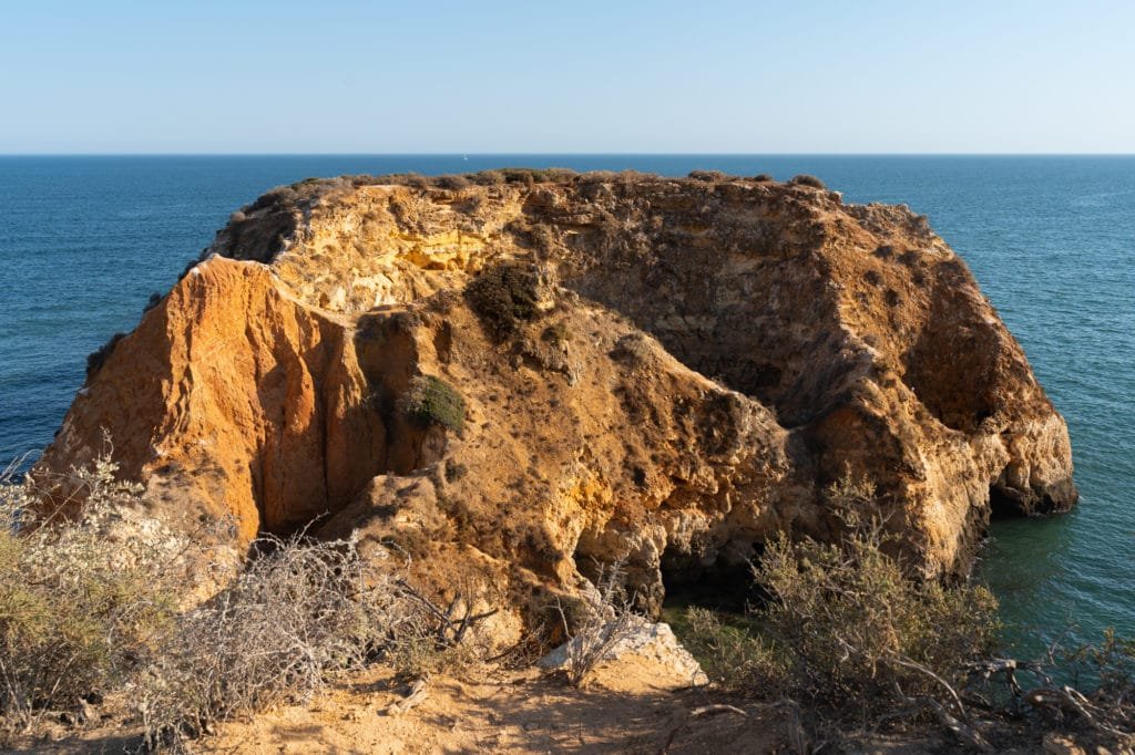 Descubra a beleza da Praia da Rocha na costa portuguesa 16 Portimão beach portugal