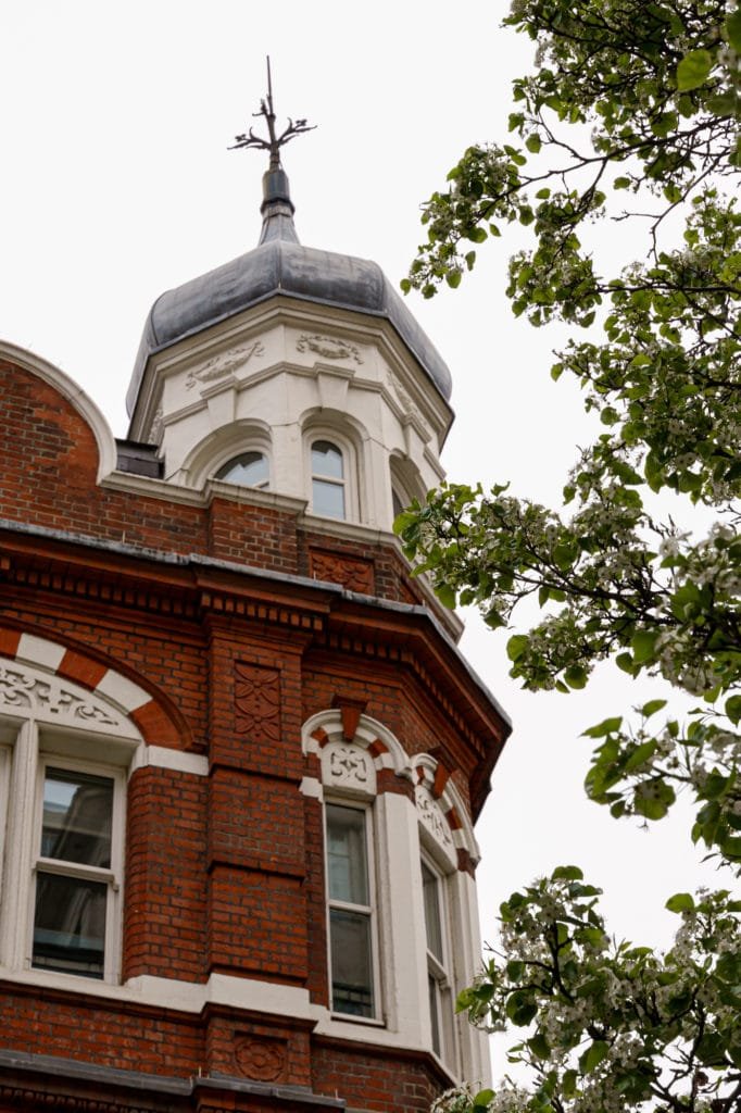 Top Tips to Visit London: Maximize Your Family Get-Together Experience 2 london buildings