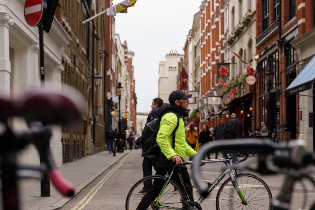Top Tips to Visit London: Maximize Your Family Get-Together Experience 3 London streets