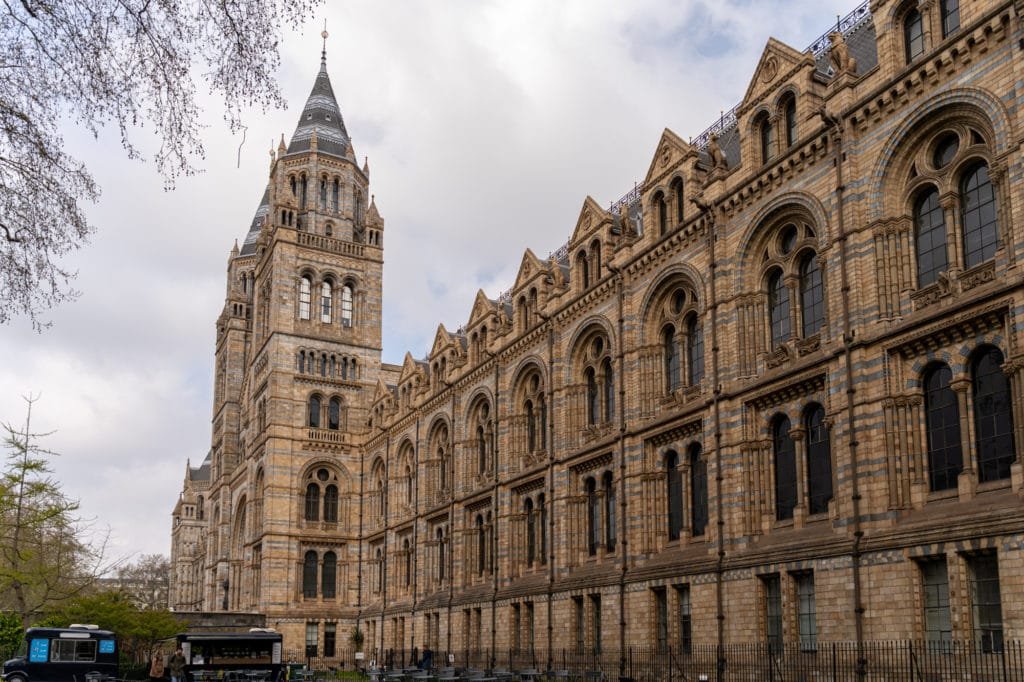 Top Tips to Visit London: Maximize Your Family Get-Together Experience 6 london buildings