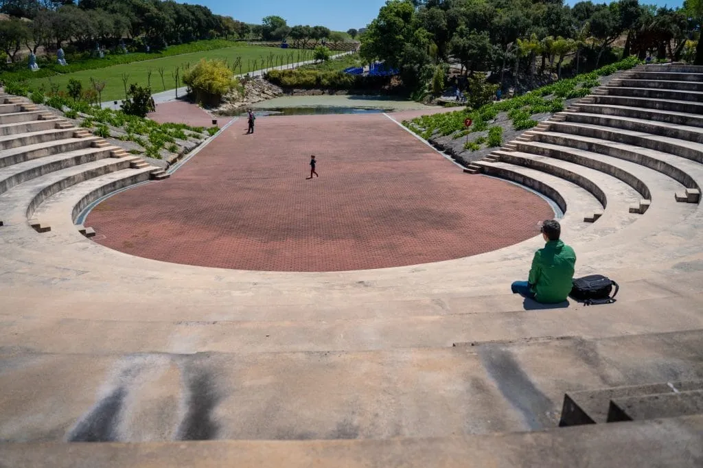 Um dia no Buddha Eden, o jardim da paz 32 amphitheater Buddha Eden