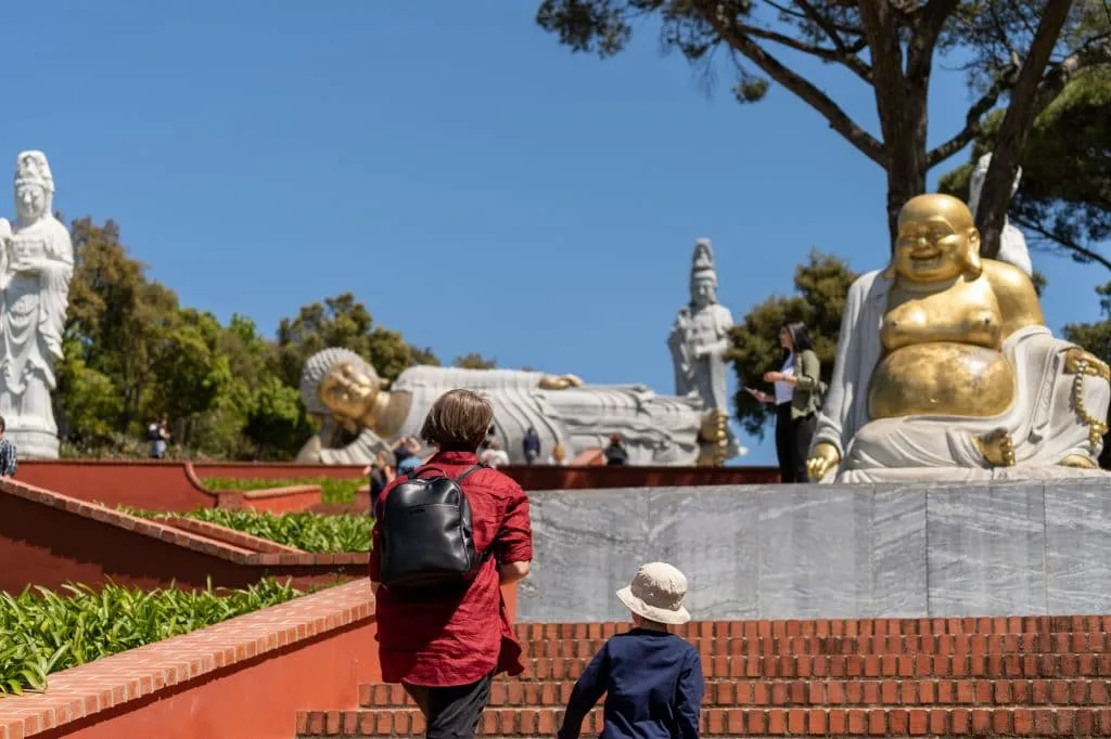 Um dia no Buddha Eden, o jardim da paz 9 Staircase Budhha Garden